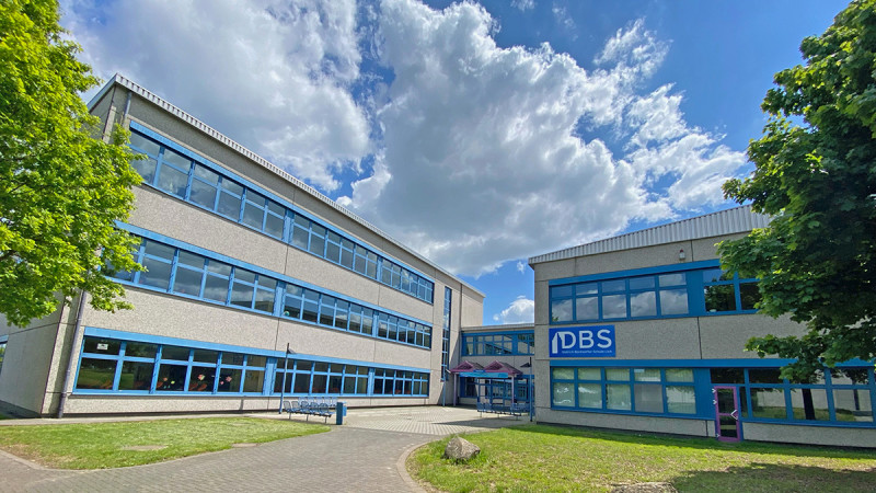 Eingang der DBS Schule